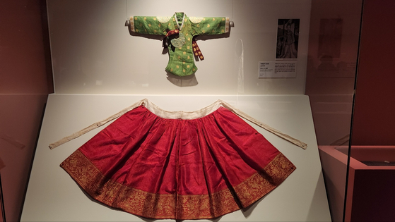 Semi-formal Jacket and Ceremoial Skirt Worn by Princess Deokhye, which returned from Japan in 2015 [JOONGANG ILBO]