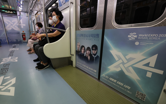 An X4-themed subway car is operated by the Busan city government and Busan Transportation Corporation to advertise the Busan World Expo 2030 to tourists coming to the city during the summer. X4, a group formed to support the city's bid to host the expo, is comprised of singers Zion.T, Jeon Somi, Wonstein and Arin of girl group Oh My Girl. [JOONGANG ILBO]