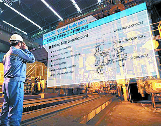 The simulation of smart factory at Posco using the manufacturing execution system [JOONGANG PHOTO] 