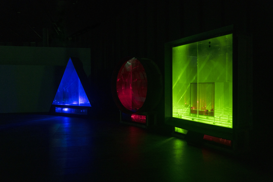 ″Three Elements: Circle, Square, Triangle″ (1999) by Paik [NAM JUNE PAIK ART CENTER]