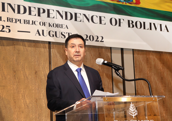 Luis Pablo Sebastian Ossio Bustillos, charge d'affaires of Bolivia to Korea, addresses the audience at a celebration hosted by the Bolivian Embassy in Seoul on the occasion of the 197th Independence Day of Bolivia, at the Four Seasons Seoul on Friday. [PARK SANG-MOON]