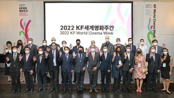  Ambassadors from 12 countries in Latin America celebrating the 60th anniversary of relations with Korea this year and members of the Korea Foundation celebrate the opening of the KF World Cinema Week at the Jeongdong 1928 Art Center in central Seoul on Friday. The program has films from all 12 countries including ″Days of Light,″ and is available online on Naver TV through Aug. 18.[PARK SANG-MOON]