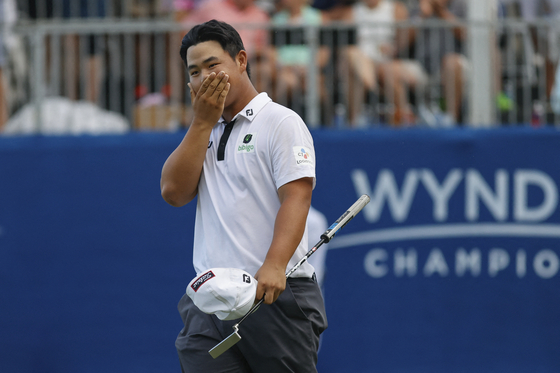Kim Joo-hyung reacts on the 18th hole of the Wyndham Championship at Sedgefield Country Club, Greensboro, North Carolina on Sunday. [USA TODAY/YONHAP]