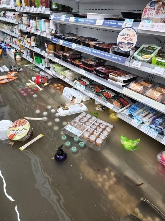A convenience store in Incheon is flooded due to heavy rain. [SCREEN CAPTURE]
