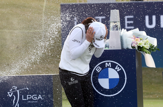 Ko Jin-young is congratulated by her caddie and other players after winning the BMW Ladies Championship at LPGA International Busan in Busan on Oct. 24, 2021. [NEWS1]