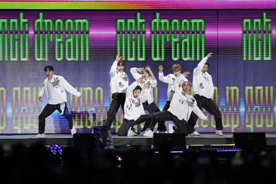 K-pop group NCT Dream performs during the 2022 Dream Concert at Seoul Olympic Stadium on June 18. [AP/YONHAP]