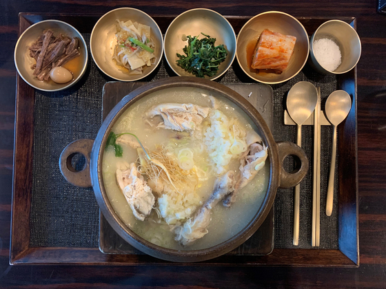 Nokdu samgyetang served at Ondal, a Korean restaurant at Grand Walkerhill Hotel in Gwangjin District, eastern Seoul [LEE JIAN]