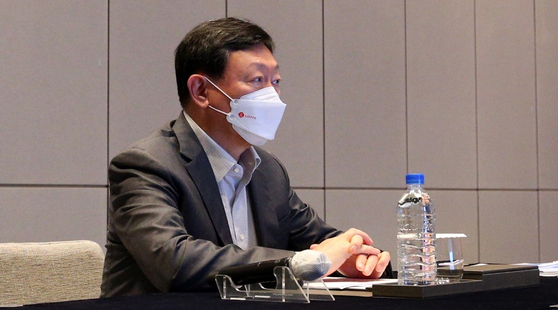 Lotte Group Chairman Shin Dong-bin attends a meeting with executives of Lotte companies in Busan, last month. [LOTTE CORPORATION]