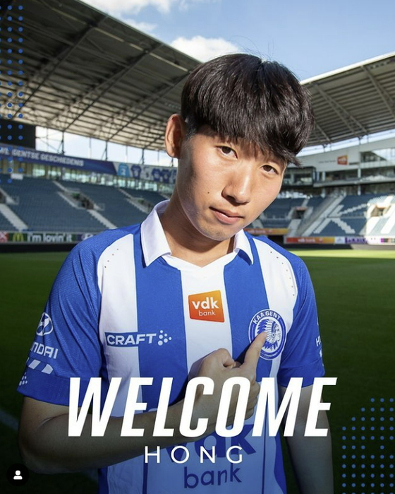 A photograph posted on the official K.A.A. Gent Facebook page celebrates Hong Hyun-seok signing with the Belgian club. [SCREEN CAPTURE]