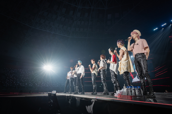 The Boyz performs during its "The Boyz World Tour : The B-Zone in Seoul Encore" concert, which took place from Aug. 5 to 7 at the KSPO Dome in eastern Seoul's Songpa District. [IST ENTERTAINMENT]