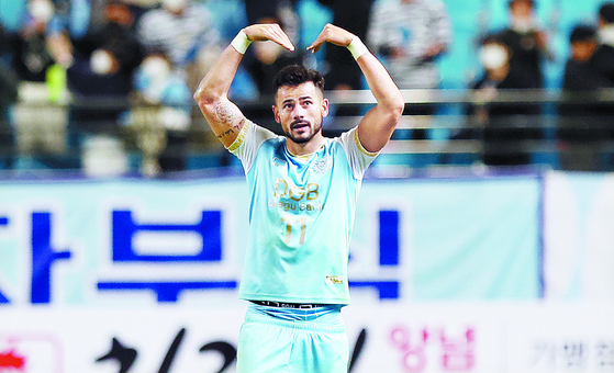 Daegu FC's Cesinha poses after scoring the equalizer in an AFC Champions League group stage game against Buriram United at DGB Daegu Bank Park in Daegu on March 15. [YONHAP]