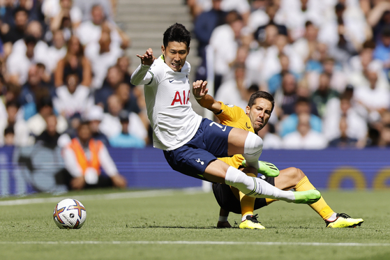 Son Heung-min of Tottenham Hotspur in action against Joao Moutinho of Wolverhampton Wanderers during a Premier League match at Tottenham Hotspur Stadium in London on Saturday. [EPA/YONHAP]
