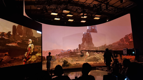 A scene from Mars is shown on screen during a press tour of Vive Studio's virtual production studio in Gonjiam, Gyeonggi on Friday. [YOON SO-YEON]