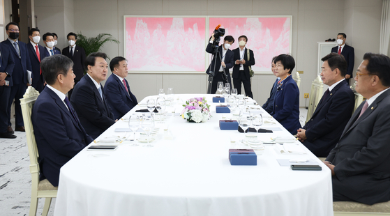 President Yoon Suk-yeol, second from left, speaks during a dinner banquet for parliamentary leaders including National Assembly Speaker Kim Jin-pyo at the presidential office in Yongsan District, central Seoul, on Friday. [YONHAP]