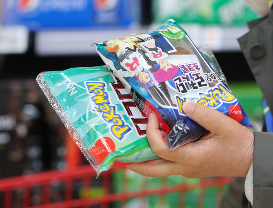 A customer purchases Pokemon bread at a discount mart in Seoul on April 25. [NEWS1] 