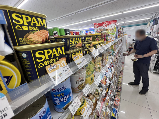 A customer shops for groceries at a convenience store in Seoul on July 26. [YONHAP]