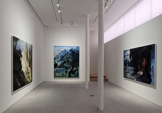 Young artist Emma Webster's paintings are on view at Perrotin;s second Seoul branch near Dosan Park in southern Seoul, which newly opens on Friday. The Paris-based gallery will also present the artist's work along with other artists' works in KIAF. [PERROTIN]