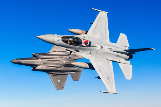South Korean and Australian Air Force planes engage in training at a base in Darwin, northern Australia, on Wednesday as they prepare to join the biennial Exercise Pitch Black, set to run from Aug. 29 to Sept. 7.   [NEWS1]