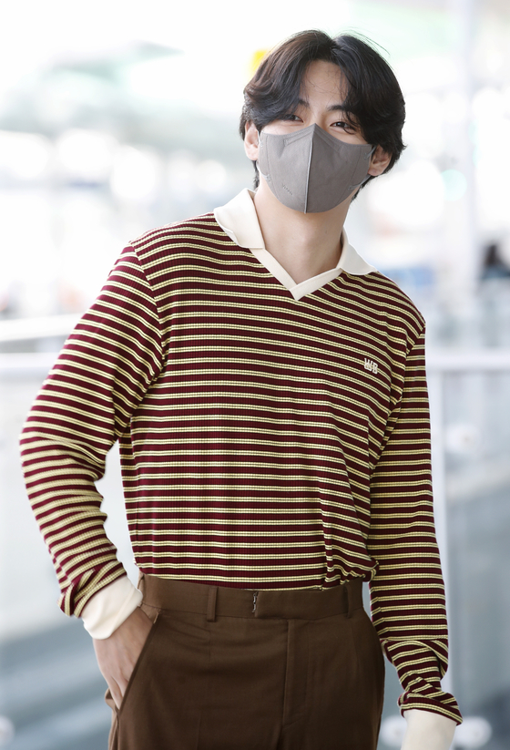 BTS's V at Incheon International Airport before departing to New York City on Wednesday [NEWS1]