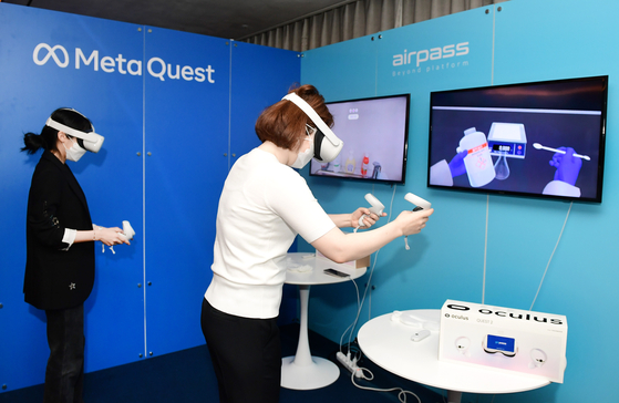People experience Airpass' metaverse education programs using Meta Quest 2 headsets. [FACEBOOK KOREA]