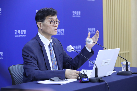 Bank of Korea Governor Rhee Chang-yong speaks at a press conference held in central Seoul on Thursday following the Monetary Policy Board held earlier in the day. 