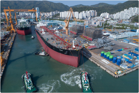 A very large crude carrier (VLCC) built by Daewoo Shipbuilding & Marine Engineering (DSME) is being launched at DSME's shipyard in Geoje, South Gyeongsang, in 2019. [DAEWOO SHIPBUILDING & MARINE ENGINEERING]