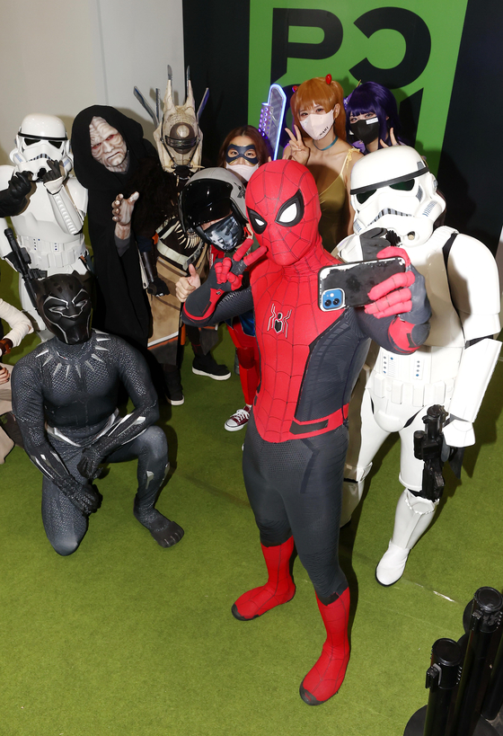 People dressed up in costumes pose for a photo at the 2022 Seoul POPCON, short for Seoul Pop Culture Convention, held at Coex in Gangnam District in southern Seoul on Thursday. The event will run through Sunday. [YONHAP]