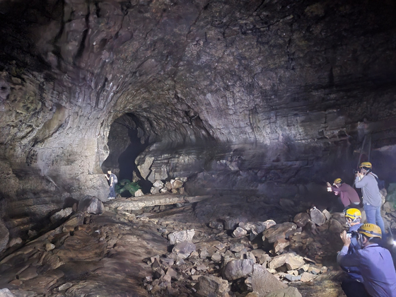 Gimnyeonggul is known to have characteristics of both a lava tube and a limestone cave. [YIM SEUNG-HYE]