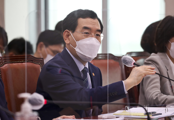 Lee Chang-yang, Minister of Trade, Industry and Energy, at the National Assembly on Monday. [JOINT PRESS CORPS]