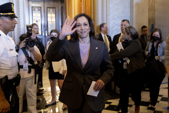 U.S. Vice President Kamala Harris waves upon leaving the Senate chamber after the Senate passed the Inflation Reduction Act during a marathon voting session on Aug. 7 in Washington. [EPA/YONHAP]