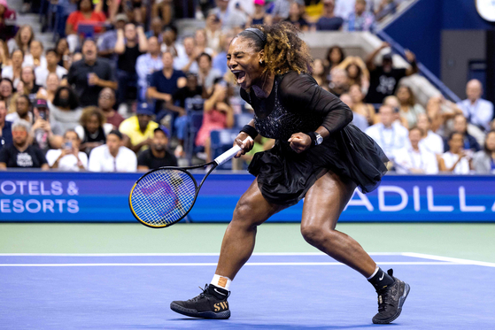 Serena Williams reacts after a point against Montenegro's Danka Kovinic during their 2022 US Open women's singles first round match at the USTA Billie Jean King National Tennis Center in New York on Monday. [AFP/YONHAP]
