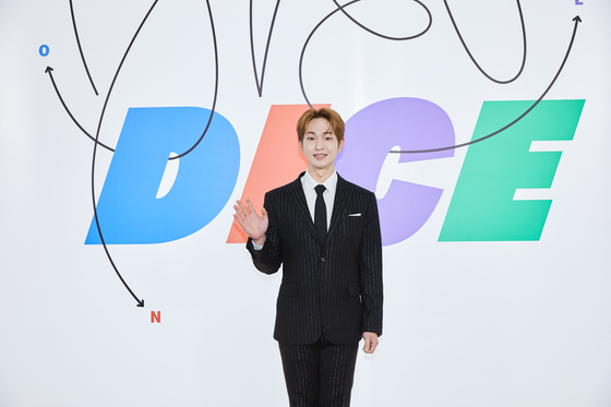 Onew of SHINee talks about the release of his second EP ″DICE″ during an online press conference on Monday. [SM ENTERTAINMENT]