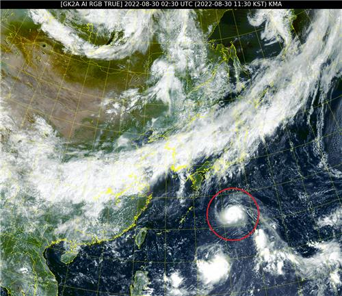 An image of Typhoon Hinnamnor captured by the Cheollian 2A satellite on Tuesday at 11:30 a.m. The Korea Meteorological Administration warned that the “very strong” typhoon might land in Korea later this week. [YONHAP]