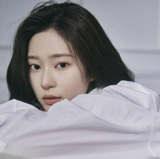 Kim Min-ju of IZ*ONE signs with acting agency Management Soop