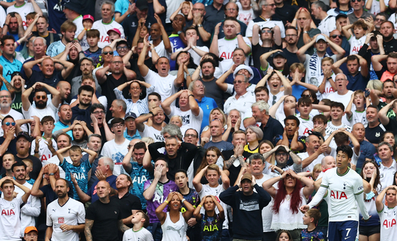 Tottenham Hotspur's Son Heung-min, bottom right, and fans react during a game against Fulham at Tottenham Hotspur Stadium in London on Saturday.  [REUTERS/YONHAP]