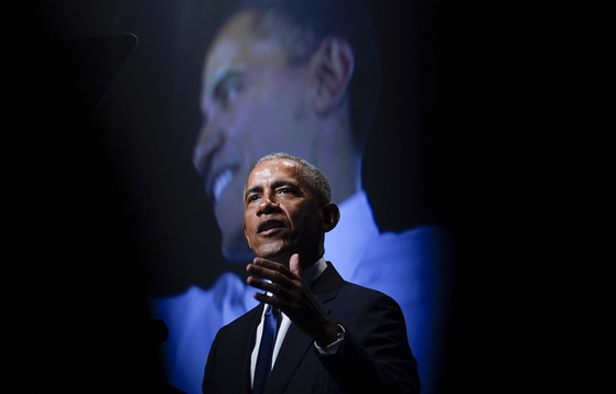 Former President Barack Obama speaks during a memorial service for former Senate Majority Leader Harry Reid at the Smith Center in Las Vegas, Jan. 8, 2022. Obama won an Emmy Award for his work on the Netflix documentary series, ″Our Great National Parks,″ on Saturday. [AP/YONHAP]