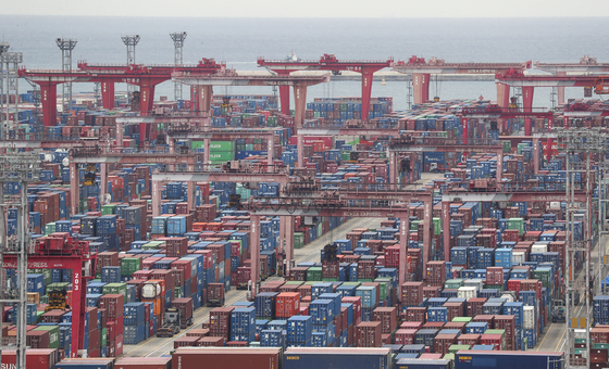 Containers are stacked at a port in Busan on Sept. 1. [YONHAP]