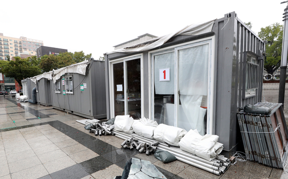 Temporary screening facilities for Covid-19 in Incheon are closed from Monday to Wednesday due to Typhoon Hinnamnor. [YONHAP] 