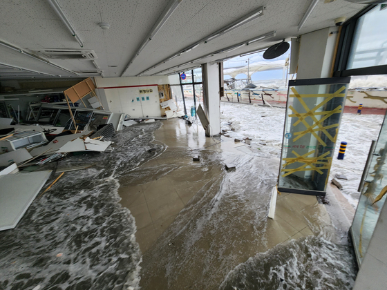 A store in Busan Tuesday morning, damaged from Typhoon Hinnamnor [YONHAP]