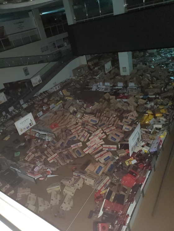 Products sold at the Emart branch in Nam District, Pohang, are submerged due to the typhoon. [SCREEN CAPTURE] 