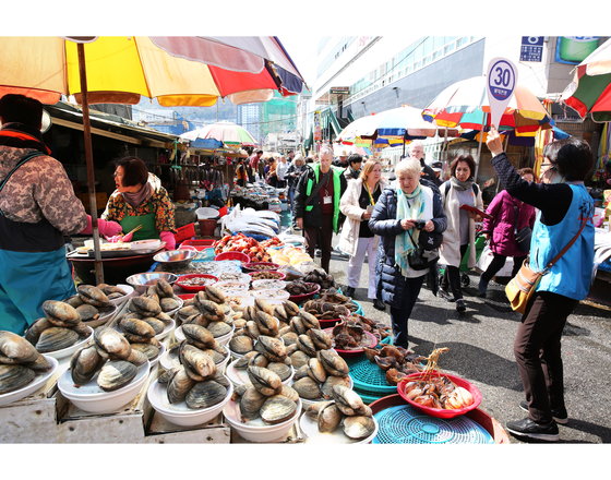 Jagalchi Market, Korea's biggest fish and marine product market [VISIT BUSAN]
