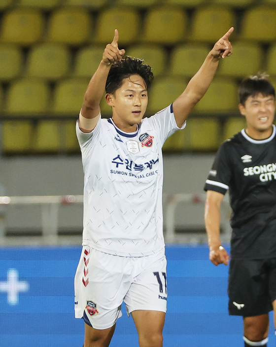 Lee Seung-woo celebrates during a game between Suwon FC and Seongnam FC in Seongnam, Gyeonggi on Aug. 28. [YONHAP]