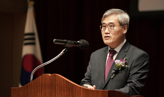 Kim Jin-young speaks at an event to mark his appointment as commissioner of the Incheon Free Economic Zone Authority at the G-Tower in Songdo, Incheon, on Wednesday. [INCHEON METROPOLITAN GOVERNMENT]