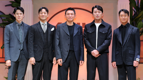 From left, actors Yoo Yeon-seok, Park Hae-soo, Hwang Jung-min, Ha Jung-woo and Jo Woo-jin pose for the photo at a local press event to promote their upcoming Netflix original series "Narco-Saints" on Thursday at Josun Palace in Gangnam District, southern Seoul. [NEWS1]