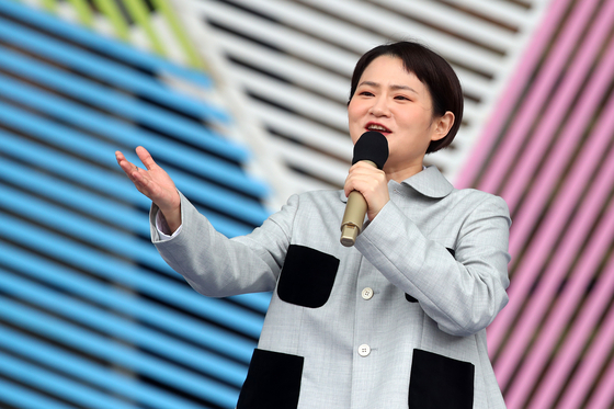 On Sept. 3, comedian Kim Shin-young hosted KBS's ″National Singing Contest″ for the first time in Dalseo District, Daegu. [NEWS1]