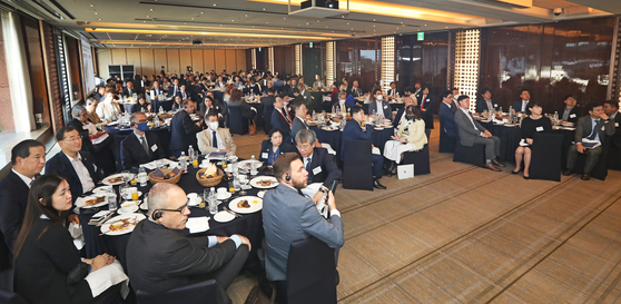 Seoul-based diplomats from more than 30 countries including Australia, Ireland, Finland and Egypt attends the Korea Economic Forum held at the Westin Josun Hotel in Seoul on Wednesday. [PARK SANG-MOON] 