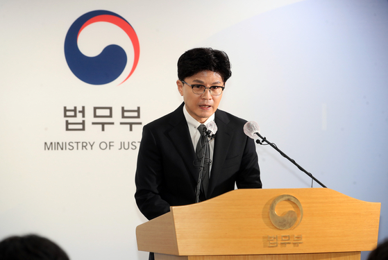 Justice minister Han Dong-hoon speaks on an arbitration ruling ordering the Korean government to pay $216.5 million in compensation during a briefing in Gwacheon, Gyeonggi, on Tuesday. [YONHAP] 
