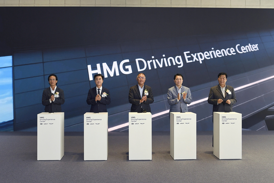 Hyundai Motor Group Executive Chair Euisun Chung, center, and South Chungcheong government officials celebrate the opening of the HMG Driving Experience Center in Taean, Wednesday. [HYUNDAI MOTOR]