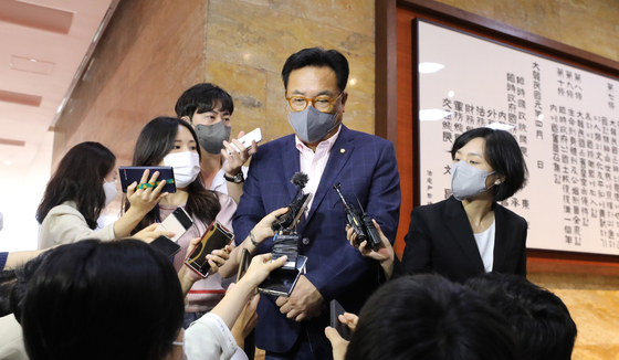 Chung Jin-suk, center, the parliamentary deputy speaker who was named as the new interim leader of the People Power Party (PPP), speaks to reporters at the National Assembly in Yeouido, western Seoul, Thursday. [JOINT PRESS CORPS]