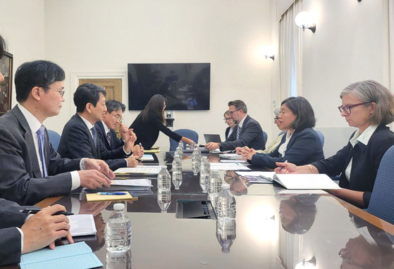 Korean Trade Minister Ahn Duk-geun, second from left, holds a meeting with U.S. Trade Representative Katherine Tai, second from right, to discuss the Inflation Reduction Act in Washington on Wednesday. {MINISTRY OF TRADE INDUSTRY AND ENERGY}